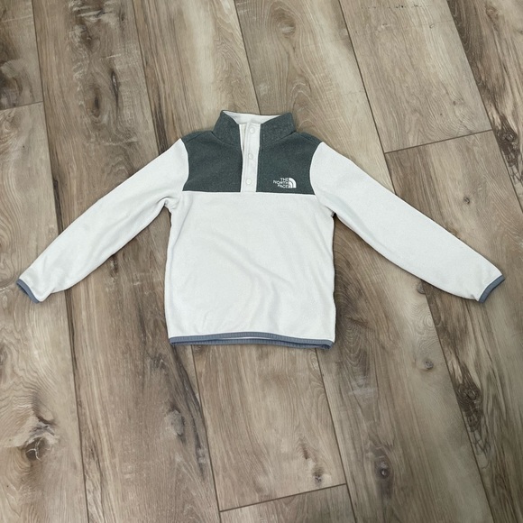 The North Face Girls’ Glacier ¼ Snap - Picture 2 of 8